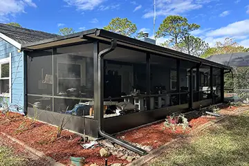Screen room with insulated roof and kick plate